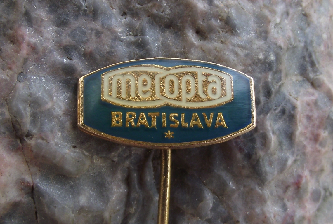 Meopta Bratislava Factory Camera Lens & Viewmaster Firm Advertising Pin Badge - Badgecrazy