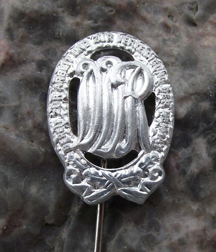 Vintage East Germany DDR Sportabzeichen Laurels Oval Slogan Adults Pin Badge - Badgecrazy