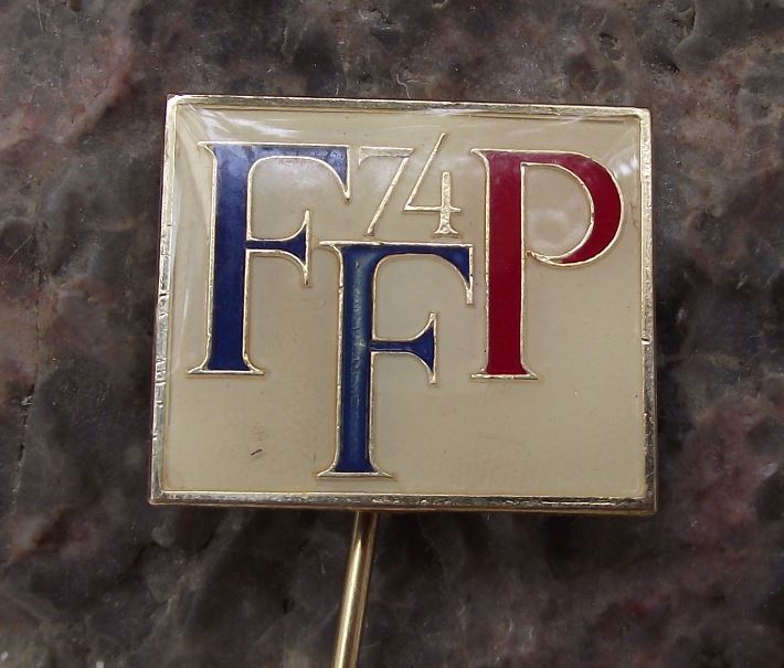 1974 FFP Czech Filmovy Exhibition 25th Communist Workers Film Festival Pin Badge - Badgecrazy