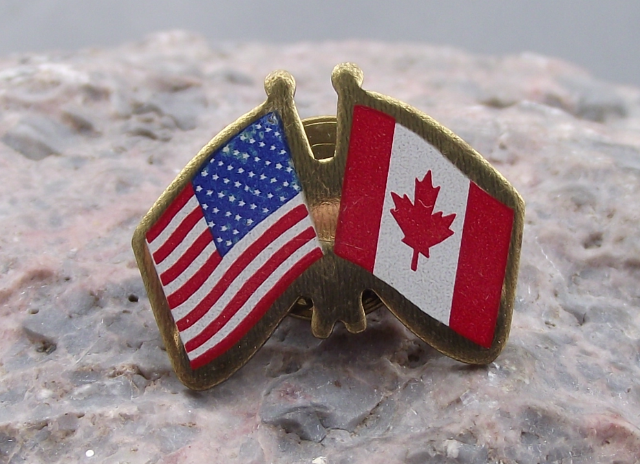 Canada Canadian Flag USA Stars and Stripes Together Crossed Friendship Pin Badge - Badgecrazy