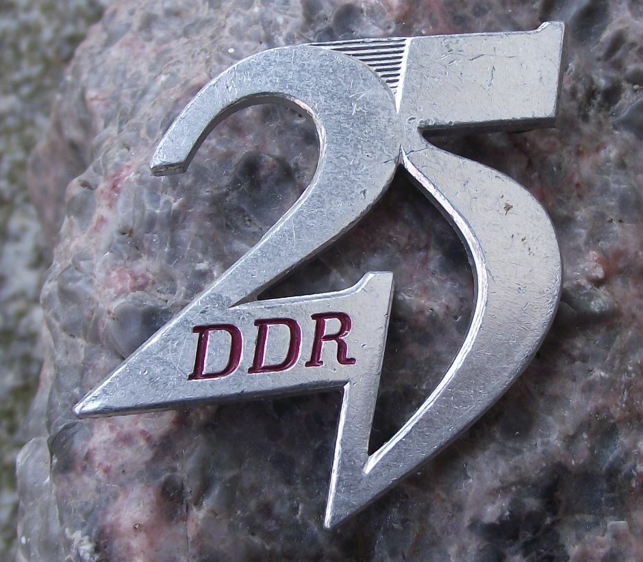 1974 Large East Germany DDR GDR 25th Number 25 German Anniversary Pin Badge - Badgecrazy