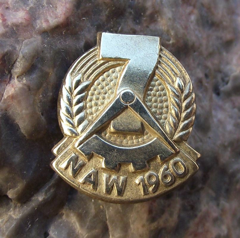 1960 NAW Nationale Aufbauwerk GDR German National Front Compass Hammer Pin Badge - Badgecrazy