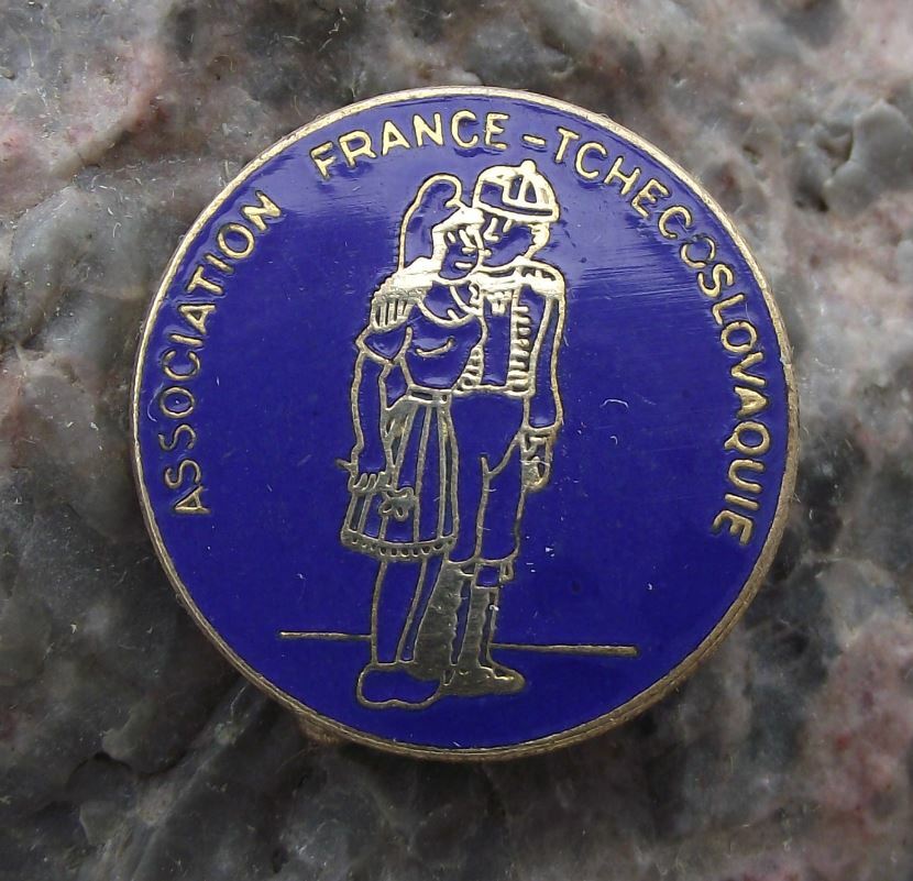 Vintage France French Czechoslovakia Czech Association Kissing Student Pin Badge - Badgecrazy
