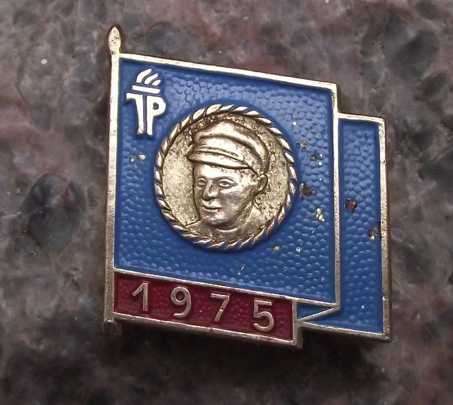 1975 Ernst Thalmann Pioneer Organisation DDR East Germany Blue Flag Pin Badge - Badgecrazy