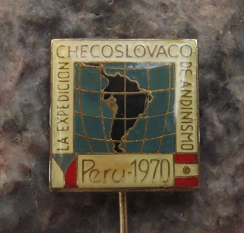 1970 Czechoslovakia Andes Peru Mountain Expedition Peaks Climbing Pin Badge - Badgecrazy
