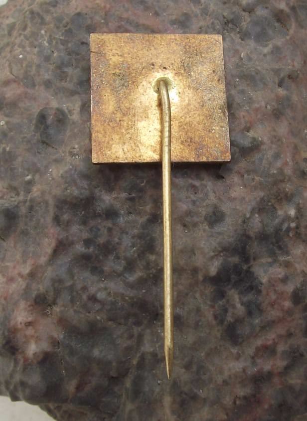 1970 Czechoslovakia Andes Peru Mountain Expedition Peaks Climbing Pin Badge - Badgecrazy