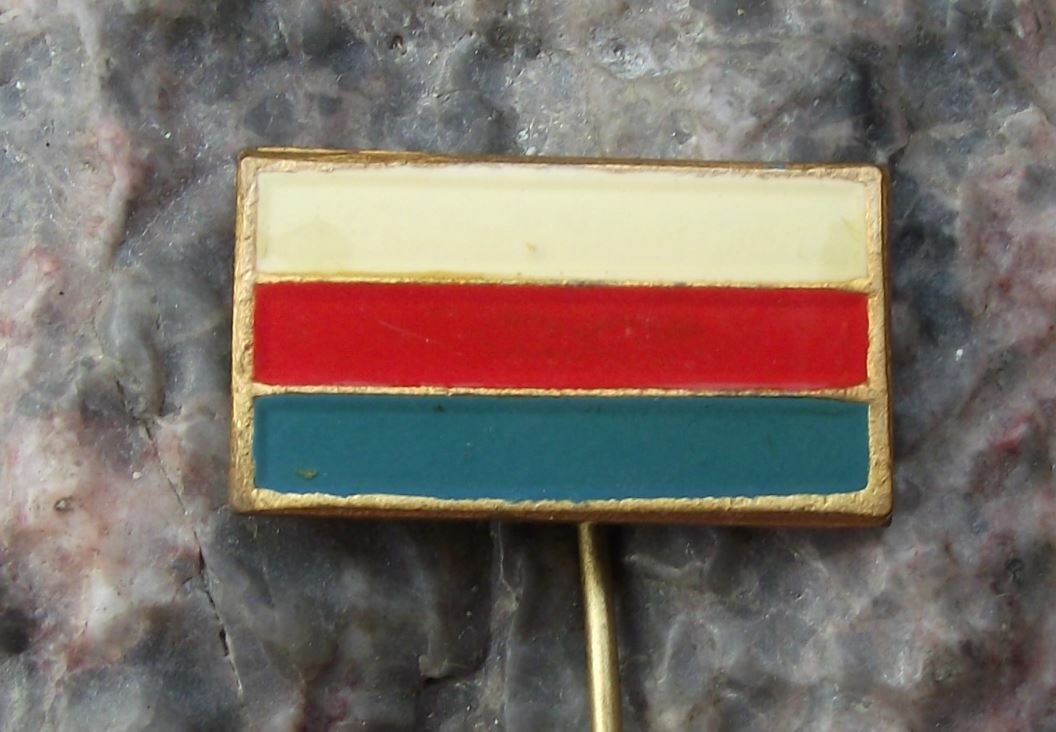 Russian White Red Blue Tricolour Modern Russia State Flag Pin Badge - Badgecrazy