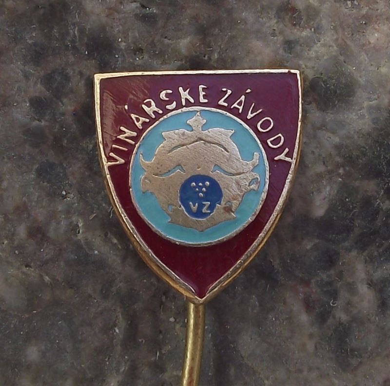 Antique VZ Wine Region Czech Producers Vineyard Vinarske Zavody Shield Pin Badge - Badgecrazy