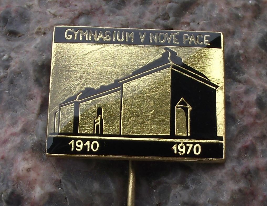 1970 Gymnazium v Nove Pace 60th Anniversary 1688 Czech School Student Pin Badge - Badgecrazy