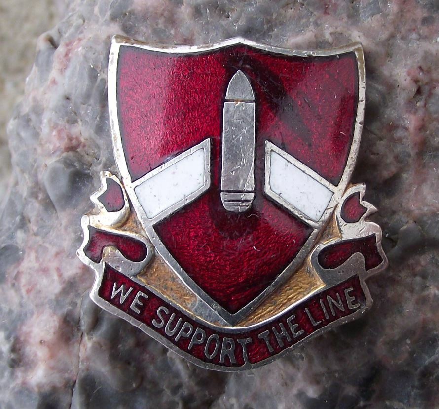 Vintage US Army 28th Field Artillery Batallion DUI Shell Clutchback Pin Badge - Badgecrazy