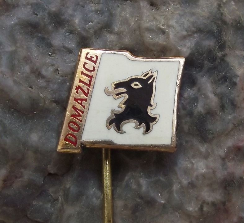 Domazlice Taus Wolf Head Heraldic Crest Flag Tourist Souvenier Pin Badge - Badgecrazy