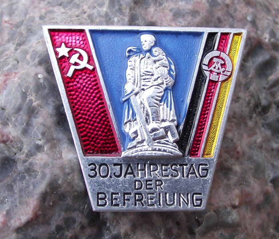 1975 East Germany 30th Anniversary Liberation World War 2 Soviet Flag Pin Badge - Badgecrazy