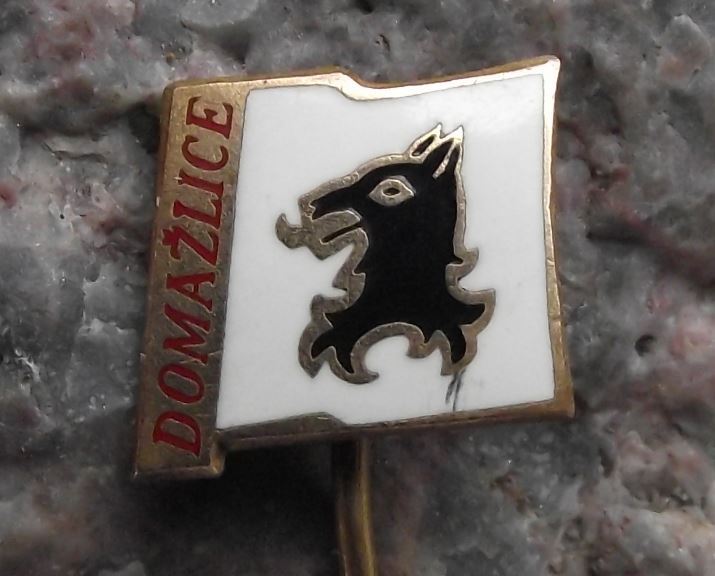 Domazlice Taus Wolf Head Heraldic Crest Flag Tourist Souvenier Pin Badge - Badgecrazy