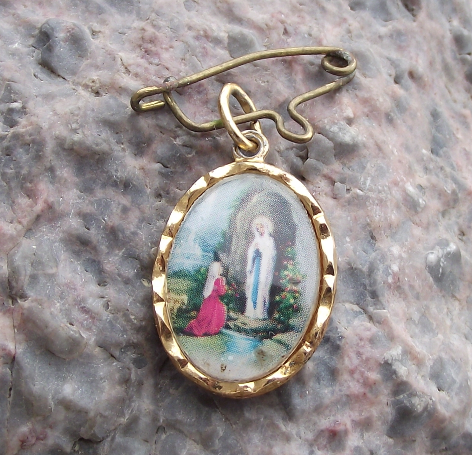 Vintage Virgin Mary Christian Vision Religious Necklace Bracelet Pendant Charm - Badgecrazy