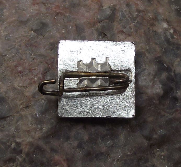 Warenzeichenverband VEM Engineering Electrics Firm East Germany DDR Pin Badge