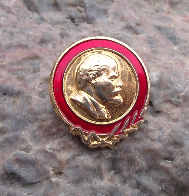 Vintage Vladimir Lenin Head Communist Leader Laurel Leaves Pin Badge - Badgecrazy