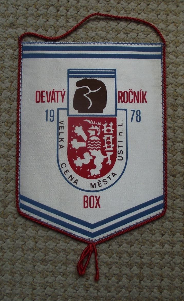 1978 Czechoslovakia Boxing Title Fight Usti nad Labem Glove Lion Pennant Flag - Badgecrazy