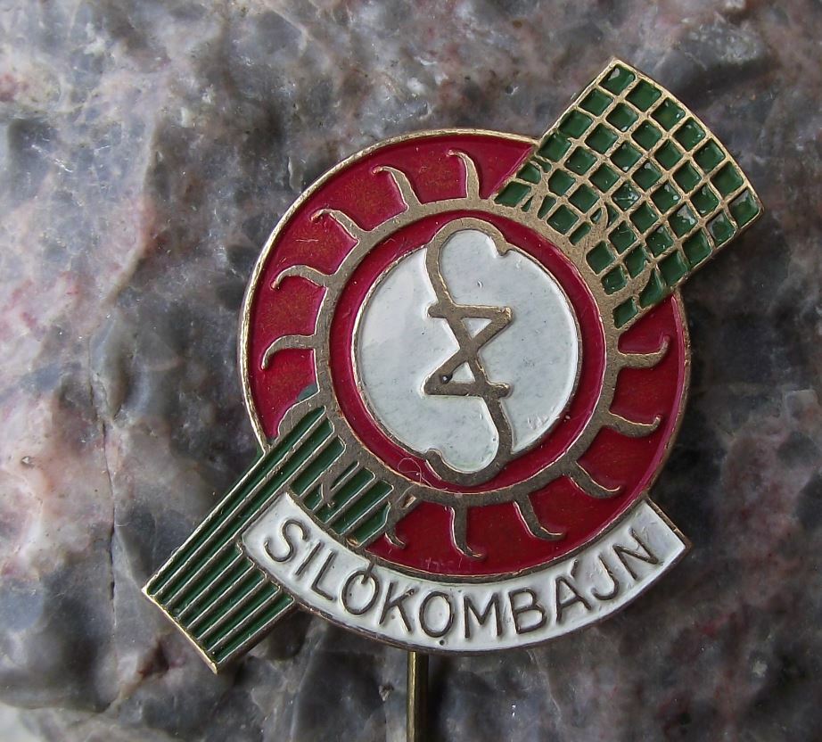 Antique Silokombajn Farming Farm Equipment Czech Crop Cutter Blower Pin Badge - Badgecrazy