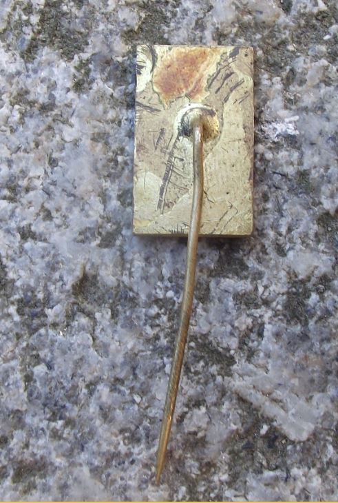 Kravare 800th Anniversary of City Castle Towers & Open Gate Souvenier Pin Badge - Badgecrazy