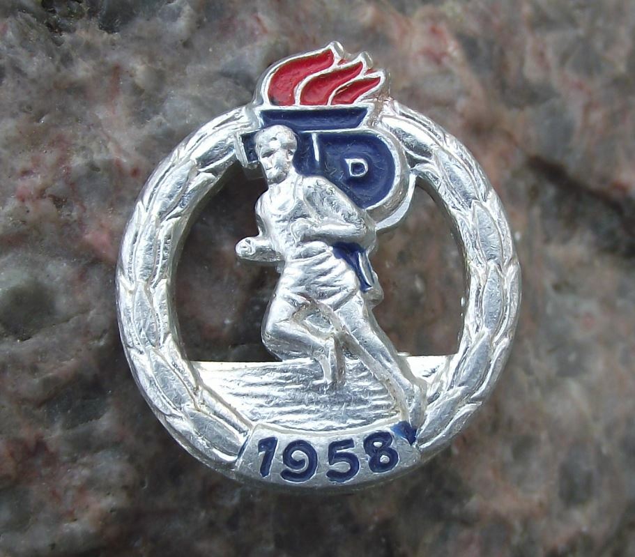 1958 Thalmann Pioneer Organisation Germany Youth Athletics Award Pin Badge - Badgecrazy