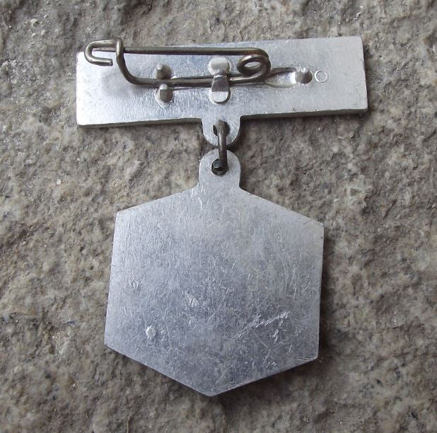 Antique DDR Feinmechanik Optik MLW Optical Instruments Test Equipment Pin Badge - Badgecrazy