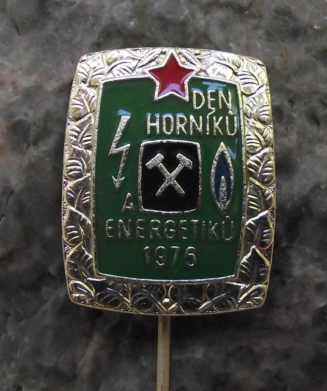 1976 National Czech Mining Miners Energy Workers Day Crossed Hammers Pin Badge - Badgecrazy