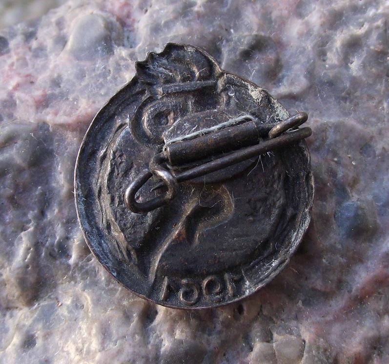 1961 Thalmann Pioneer Organisation Germany Youth Athletics Award DDR Pin Badge - Badgecrazy