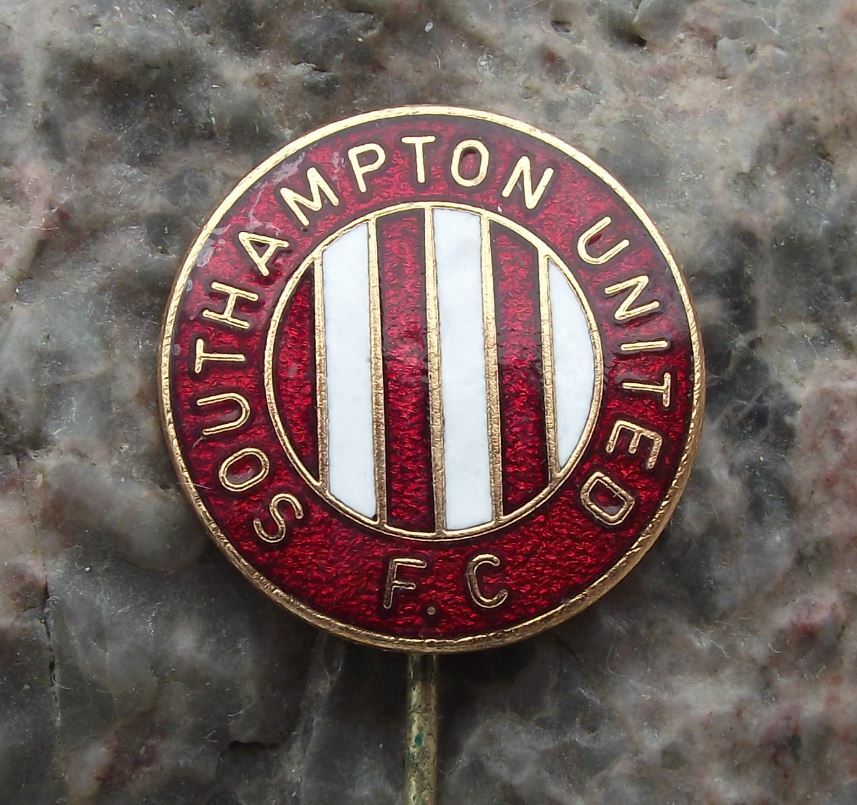 Vintage Southampton Football Club SFC Supporter Soccer Logo Crest Pin Badge - Badgecrazy