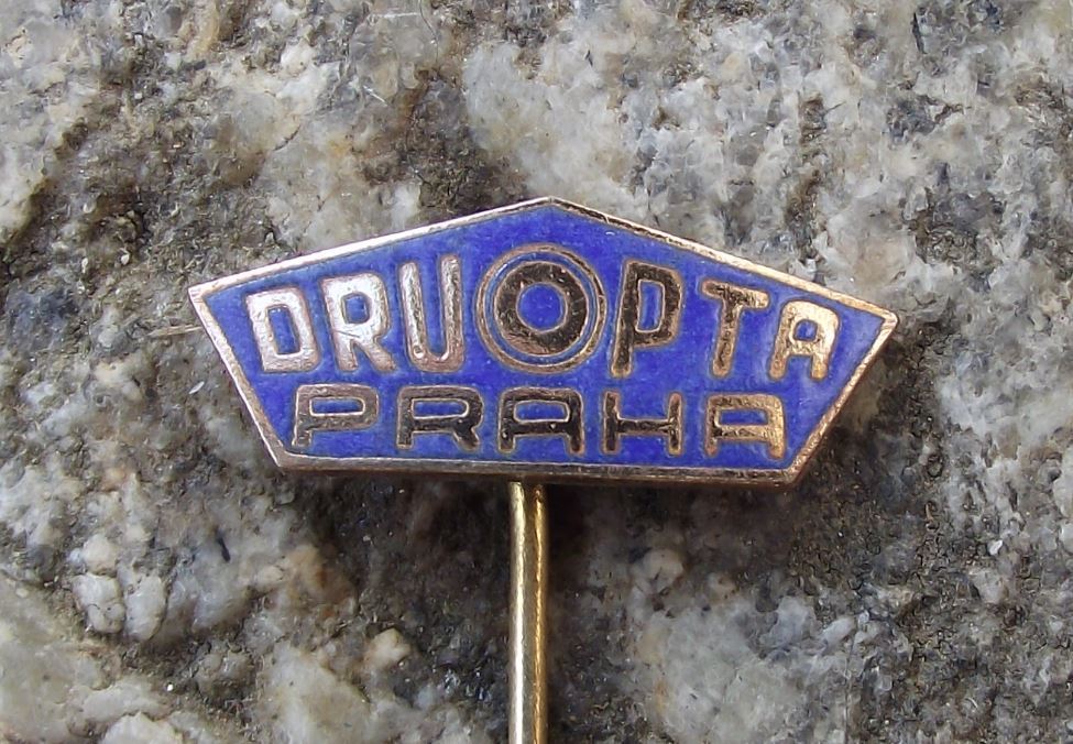 Antique Druopta Vega Corina Efekta Camera Maker Czechoslovakia Pin Badge - Badgecrazy