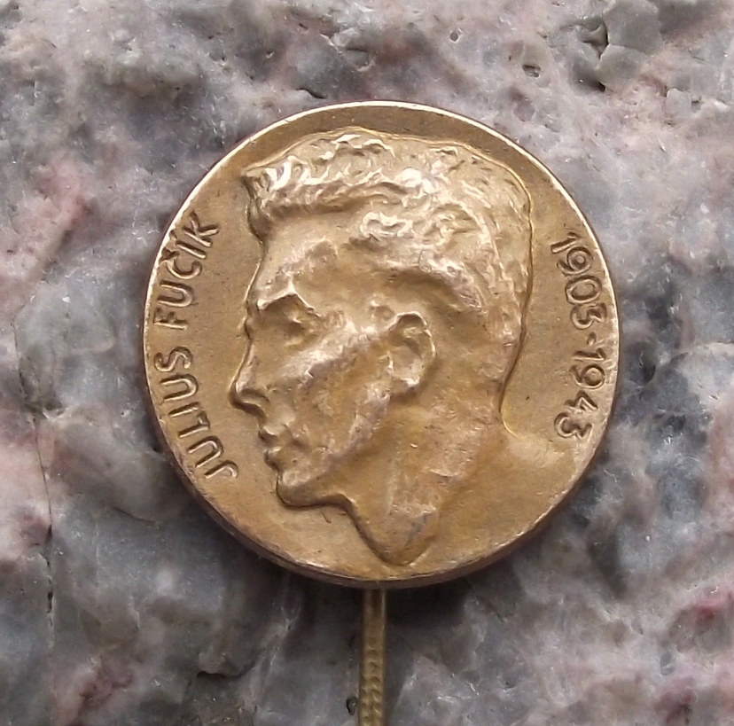 Julius Fucik Czechoslovak Journalist Communist & Resistance Fighter Pin Badge - Badgecrazy