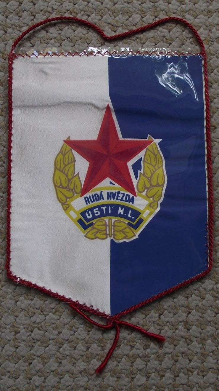 1980 Czechoslovakia Boxing Title Fight Usti nad Labem Glove Lion Pennant Flag - Badgecrazy