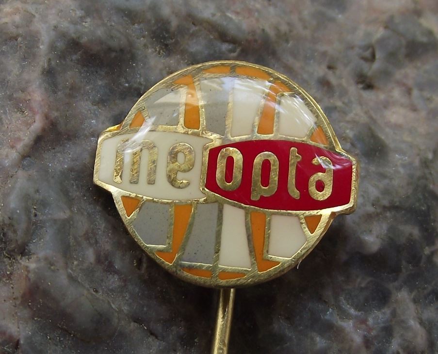 Meopta Camera Lens Photography & View Master Company Art Design Pin Badge - Badgecrazy