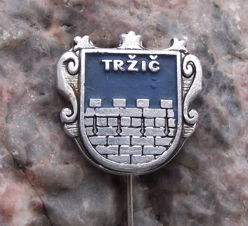 Vintage Trzic Neumarktl Slovenia Heraldic Crest Coat of Arms Pin Badge - Badgecrazy