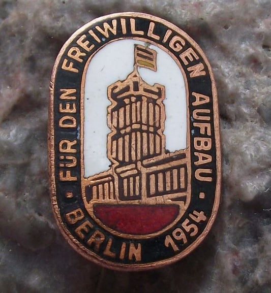 1954 Fur Den Freiwilligen Aufbau Berlin NAW Nationale Aufbauwerk DDR Pin Badge