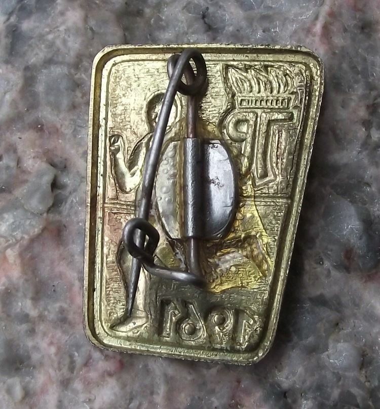 1961 Thalmann Pioneer Organisation Germany Man Running DDR Award Pin Badge - Badgecrazy