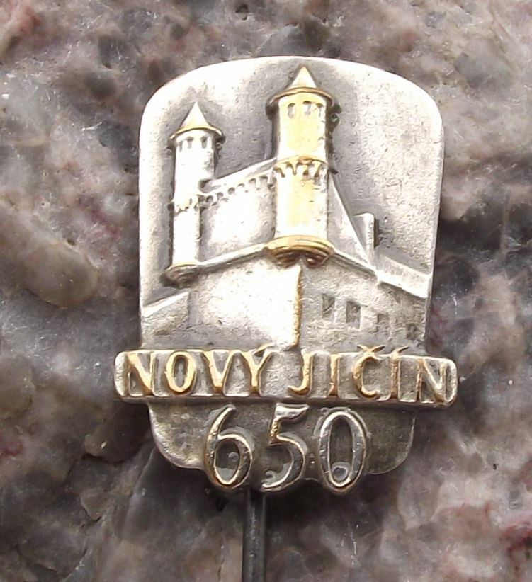 1963 Novy Jicin Town Czechoslovakia Zerotín Castle Palace Towers Pin Badge - Badgecrazy