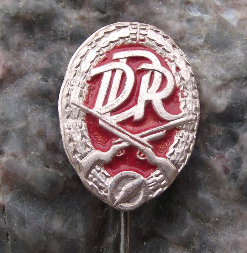 East Germany DDR Military Crossed Rifles Compass Motif Army Uniform Badge Bronze - Badgecrazy