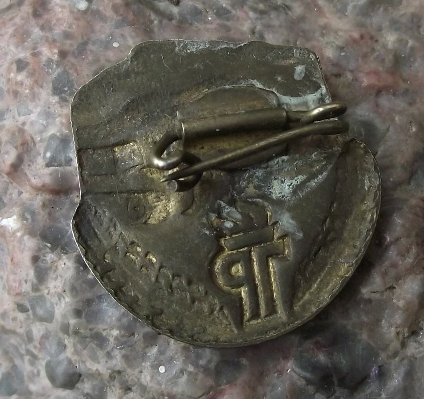 Thalmann Pioneer Youth Organisation Smoking Factory Chimney & Tractor Pin Badge - Badgecrazy