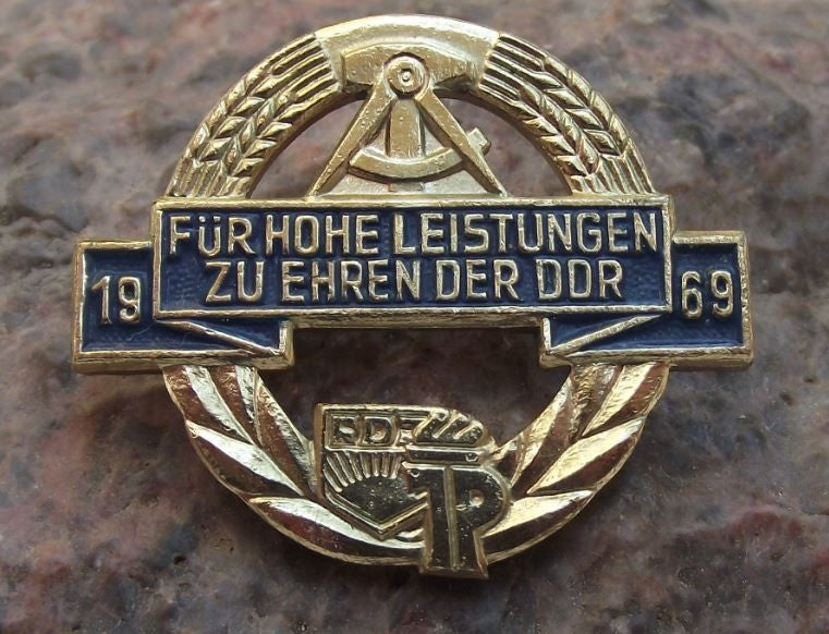 1969 Fur Hohe Leistungen East German DDR Honourable Performance Award Pin Badge - Badgecrazy