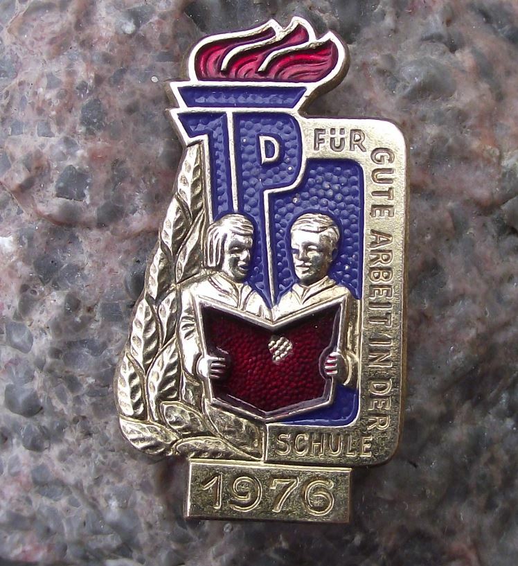 1976 Thalmann Pioneer Gute Arbeit Schule DDR Good School Work Award Pin Badge - Badgecrazy