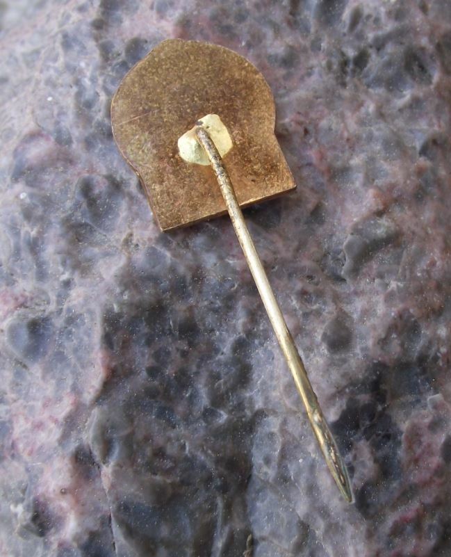 1976 Prestice Czechoslovakia Town Red Star and Wheat 750th Anniversary Pin Badge - Badgecrazy