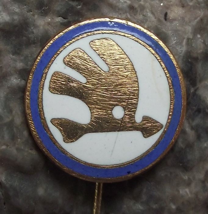 Large Antique Skoda Cars Automobiles Czechoslovakia Winged Arrow Logo Pin Badge - Badgecrazy