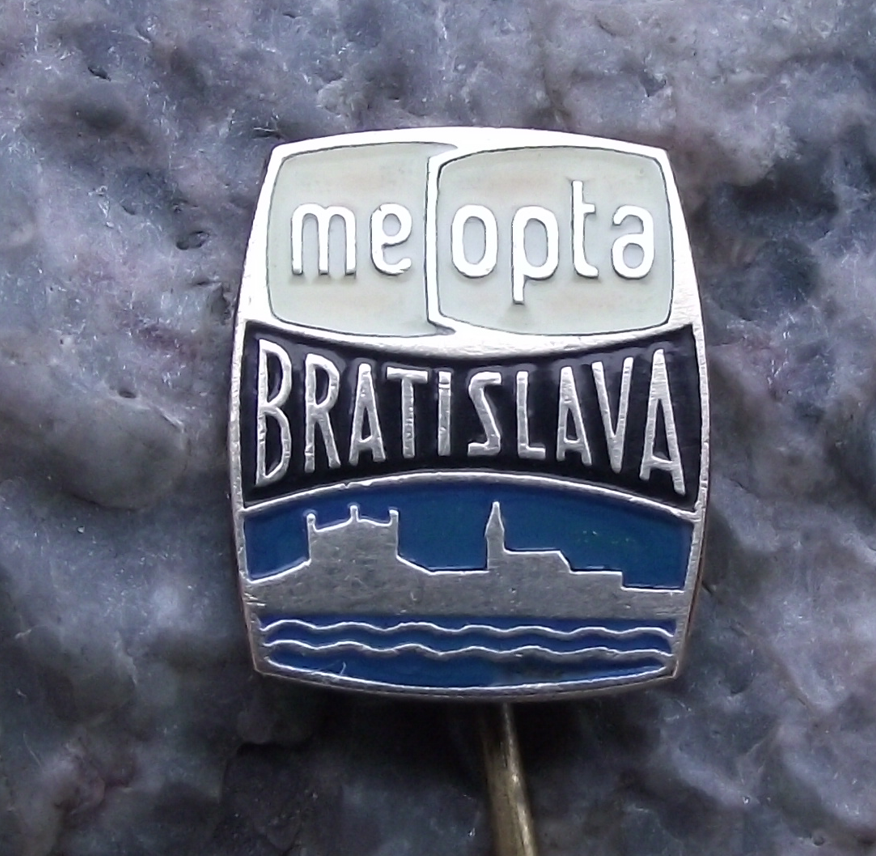 Vintage Meopta Bratislava Castle Skyline Camera Lens Viewmaster Firm Pin Badge - Badgecrazy