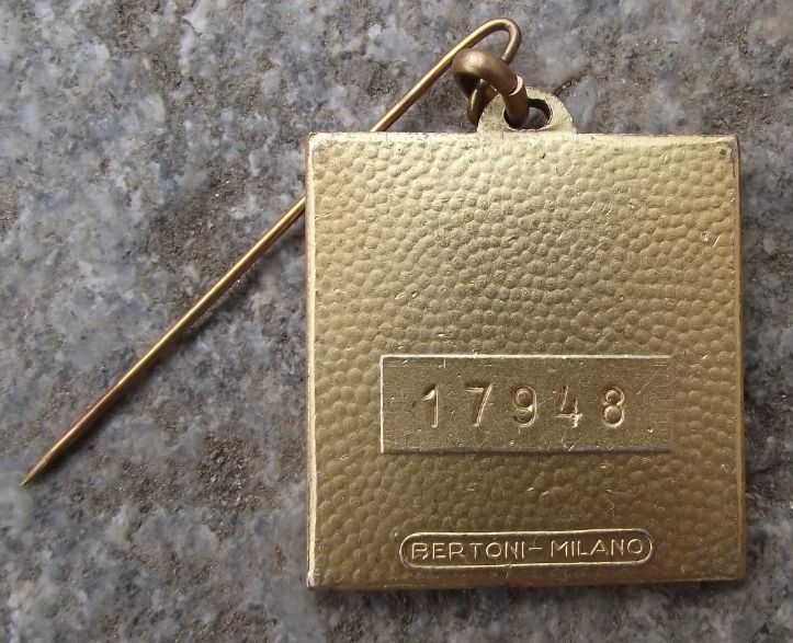 1956 Foire de Milan Milan Fair Expo Visiteur Metal Visitor Badge Number 17948 - Badgecrazy