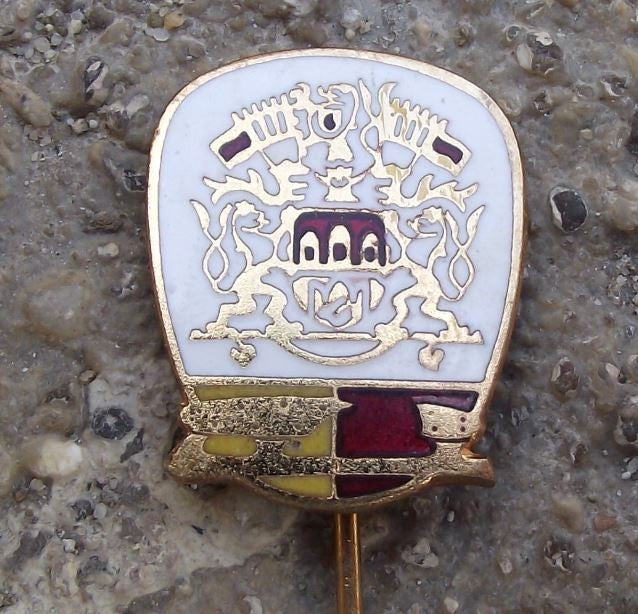 Prague Czech Figure Skating Ice Skate & City Heraldic Crest Members Pin Badge - Badgecrazy