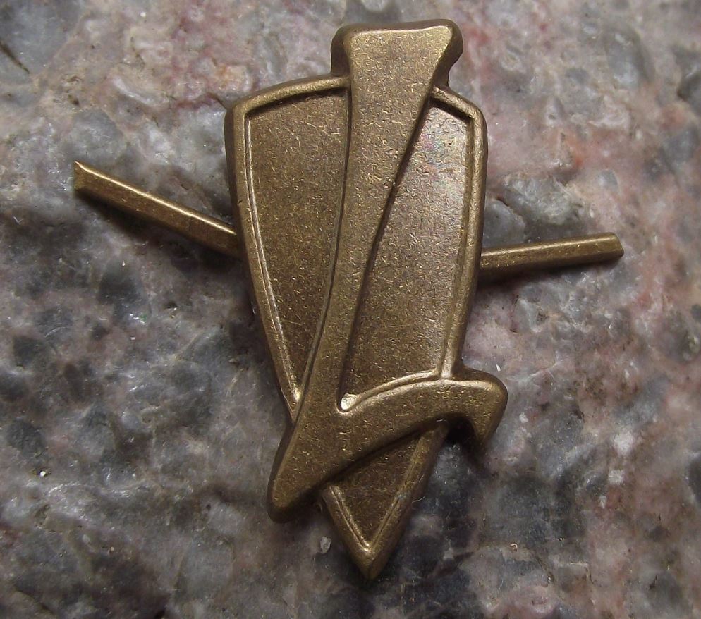 Czech Czechoslovak Army Uniform Badge Military Logistics Division Capital L Pin - Badgecrazy