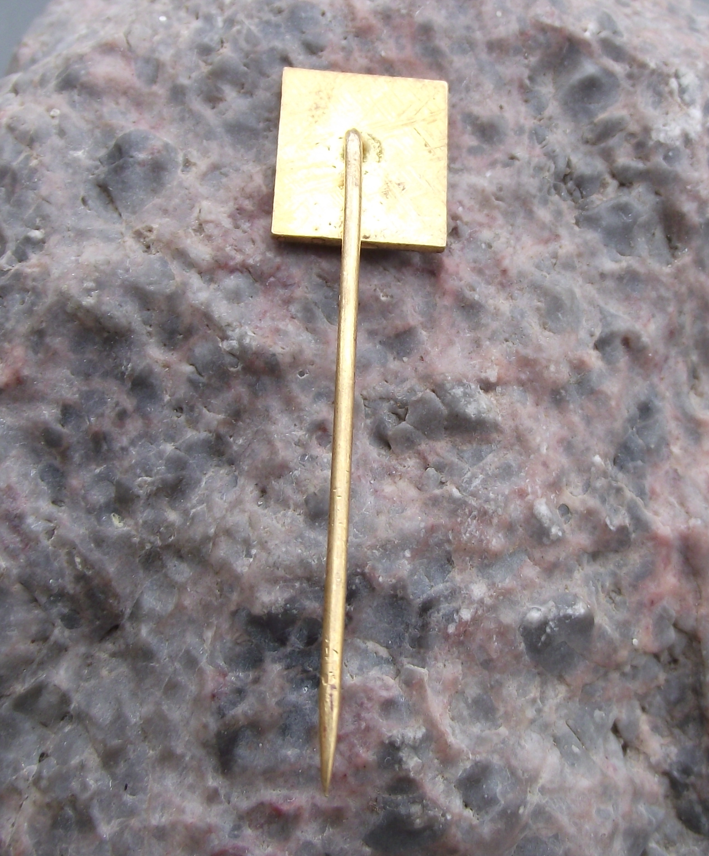 Meopta Stereo Optical Camera Firm Slovakia Red Circle Gold Field Logo Pin Badge - Badgecrazy
