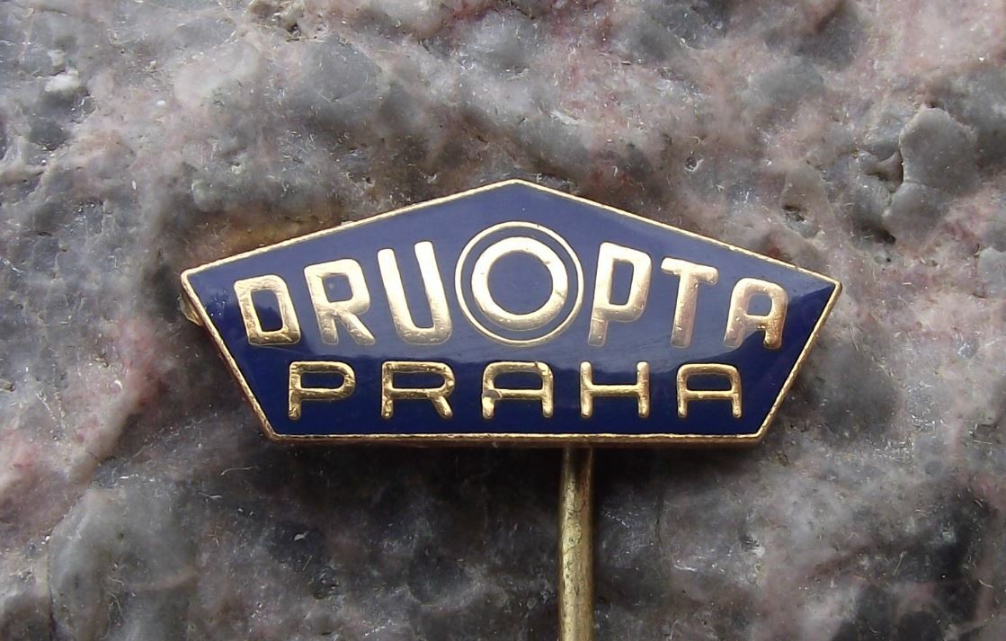 Antique Druopta Vega Corina Efekta Camera Maker Czechoslovakia Pin Badge - Badgecrazy
