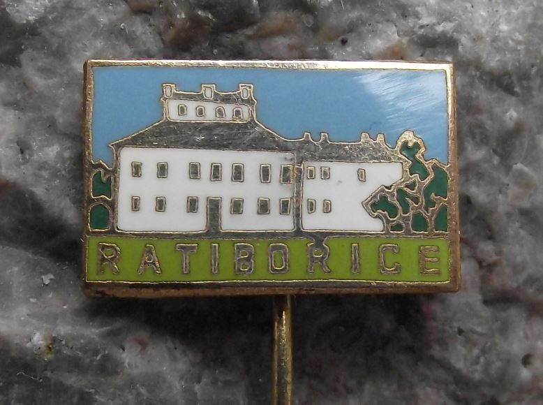 Ratiborice Chateau Castle Palace Czech Baroque Tourist Souvenier Pin Badge - Badgecrazy