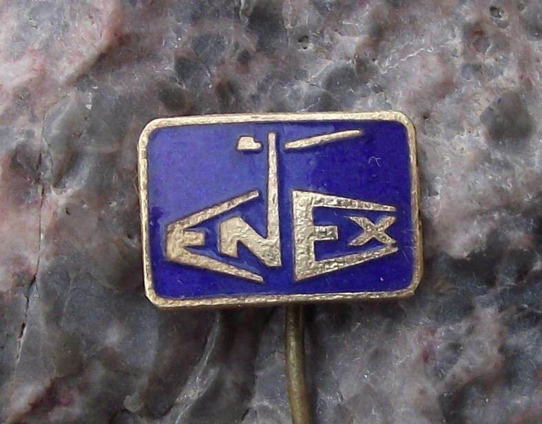 Enex Soviet Union Construction Boom Crane & Mobile Trucks Building Pin Badge - Badgecrazy